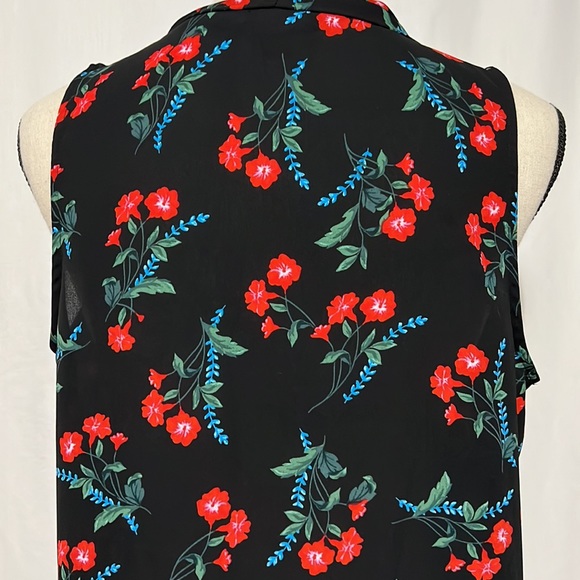 VINCE CAMUTO Size Medium Black with Red Floral High/Low Sleeveless Tank Blouse - Picture 12 of 15